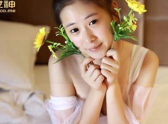 推女神 – Akiki朱若慕又来了，网袜配搭完全不设限，最新图册走起！