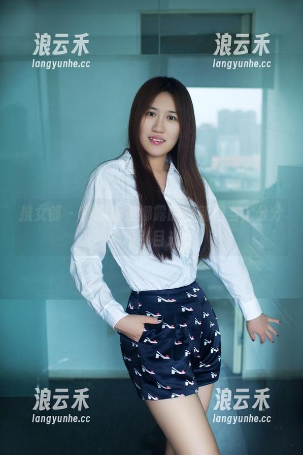 推女郎 - 制服真是娜露的最新担当，分分钟吸引目光。