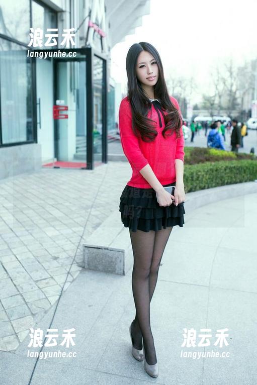 推女郎 - 原图里的星辰，那个女孩的姿势我还是不太明白，难道是在想今天要吃什么吗？