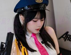 冬季比基尼？是一只废喵了的奇葩圣诞写真图集，最适合‘冰’点满分的你！