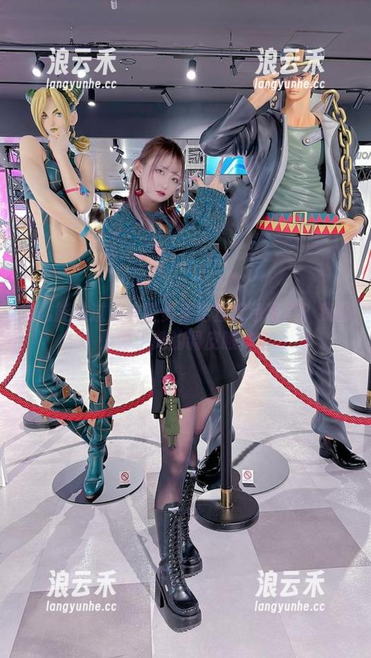 怎么能放过月城委员会这套粉色写真？我都是为了她的调皮眼神。
