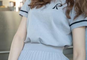 梦丝女神 – 看了玥玥的JK小女神私拍原图，难怪大家都对她那么迷，我好像也沦陷了。