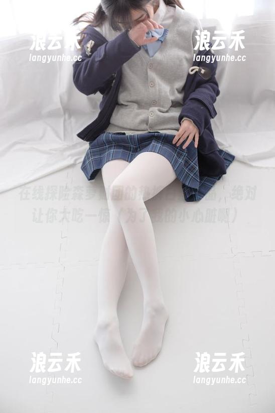 在线探险森萝财团的热裤白丝作品，绝对让你大吃一惊（为了我的小心脏啊）