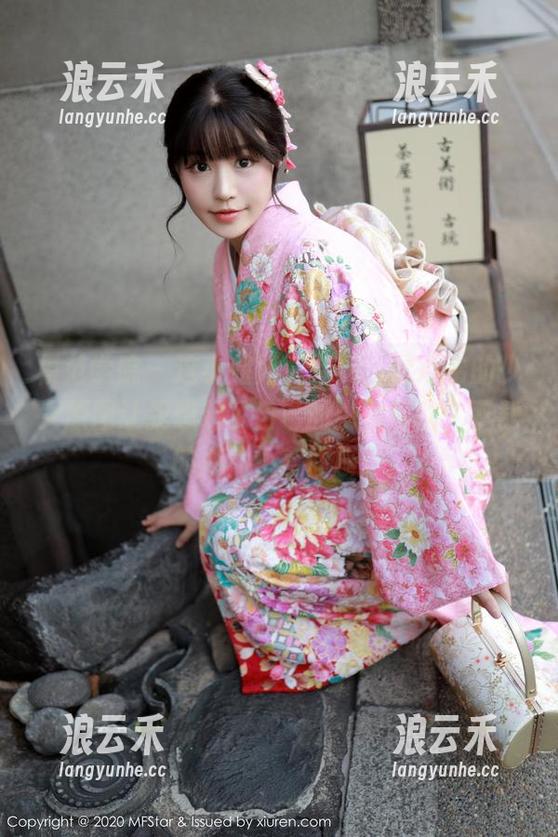 模范学院 - 这小姐姐真会玩，温心怡的少女原图让我想起了自己的少女年代，下载的冲动不言而喻！