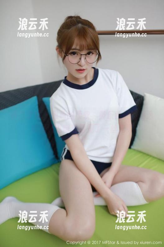 模范学院-黄乐然 模范学院 - 黑色的柔软,黄乐然美图精选,像是透过窗帘看见了一丝光亮。