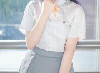 浅野菌子：短裙写真中的多面鬼才，原图乐趣多多！