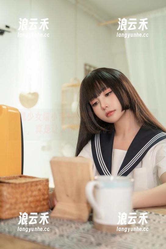 爆机少女喵小吉 爆机少女喵小吉+私房写真=清纯指数爆表,真是让人伤脑筋的化学反应。