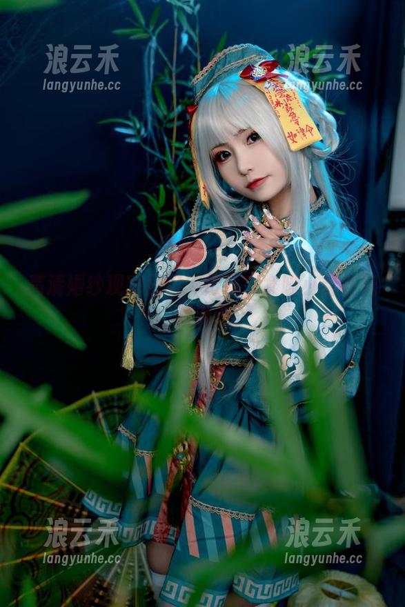 高清婚纱观察日记：爆机少女喵小吉在花间游走