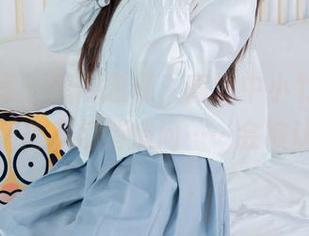 物恋传媒 – 忽闪忽现，高清中小竹和她的女友，想向你们悄悄问……会被认出吗？
