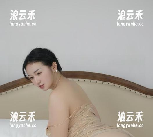 微密圈 - 瑜瑾u的校服：高清原图，让我们重温那个春心荡漾的校园时光！