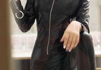 秀人网 – 厨娘你的兔妹妹的写真作品，怎样才能拍出这些面食的懒散美感呢？
