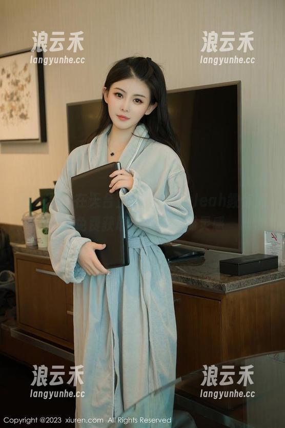 秀人网 - 在天台上，安然Maleah教你如何免费获取图册的珍稀灵感