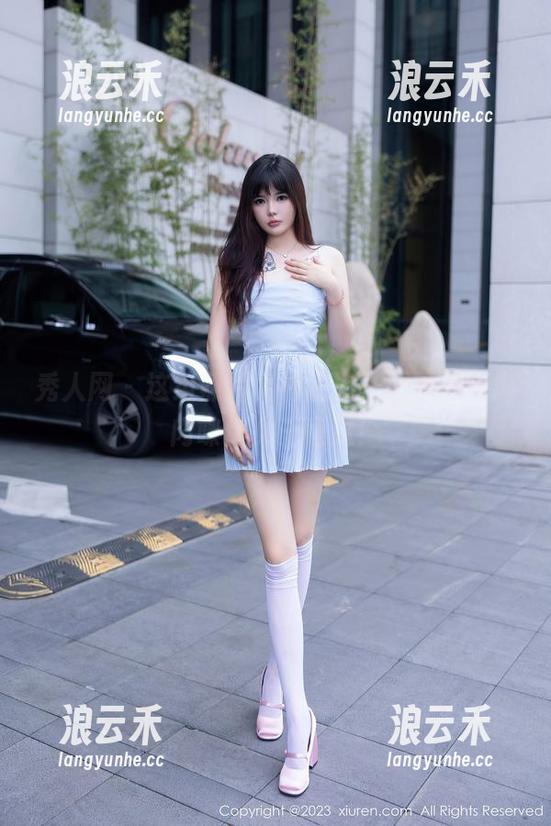 秀人网-小肉肉咪 秀人网 - 这组照片真有魔力,原图里小肉肉咪作女王很逗!