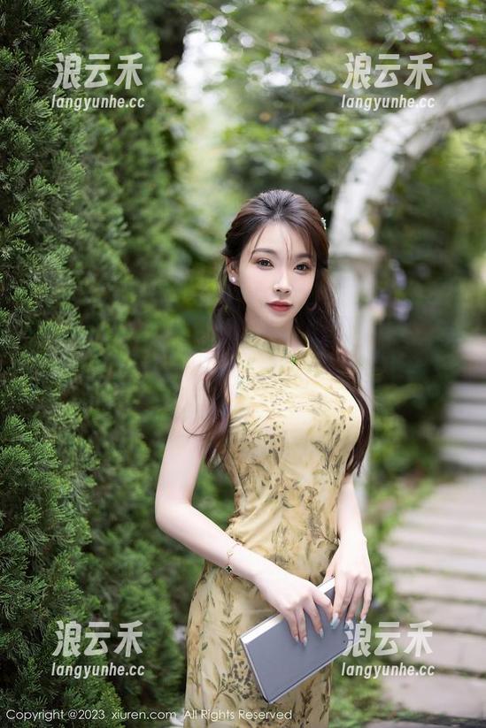 秀人网 - 田兮白图集又来了，吊带的一袭轻盈，似乎把时间也慢慢带走