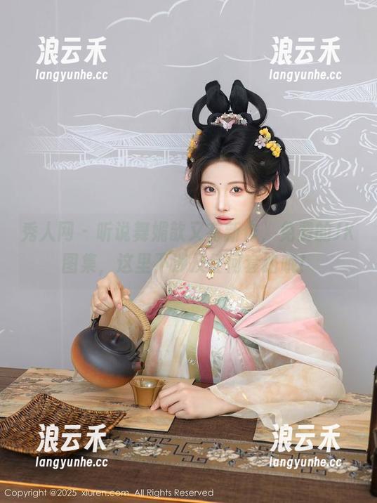 秀人网 - 听说舞媚歆又有新作，免费的JK图集，这里不涉及任何套路哦！