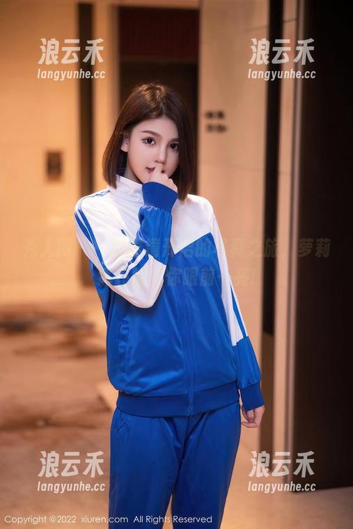 秀人网-萝莉悠悠酱 秀人网 - 一副眼镜开启的写真之旅,萝莉悠悠酱让你眼前一亮!
