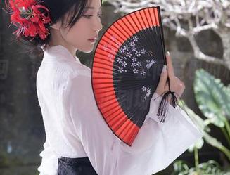 秀人网 – 泳池大作战，赤间菀枫的私拍池边小剧场