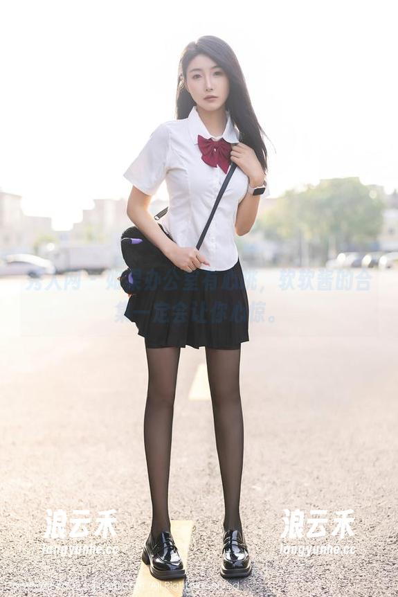 秀人网-软软酱 秀人网 - 如果办公室有心跳,软软酱的合集一定会让你心惊。