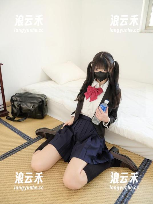 紧急企划 - 美图里藏着林书辞的‘裸足印记’，你也来一探究竟？