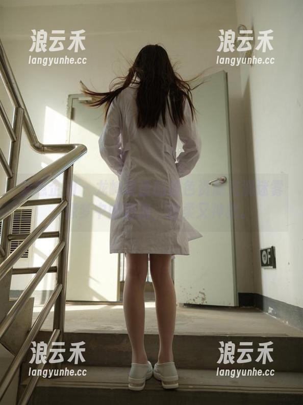 紧急企划 - 龙崎聆音的粉色资源充满迷雾，像梦中的泡泡，轻柔又神秘。