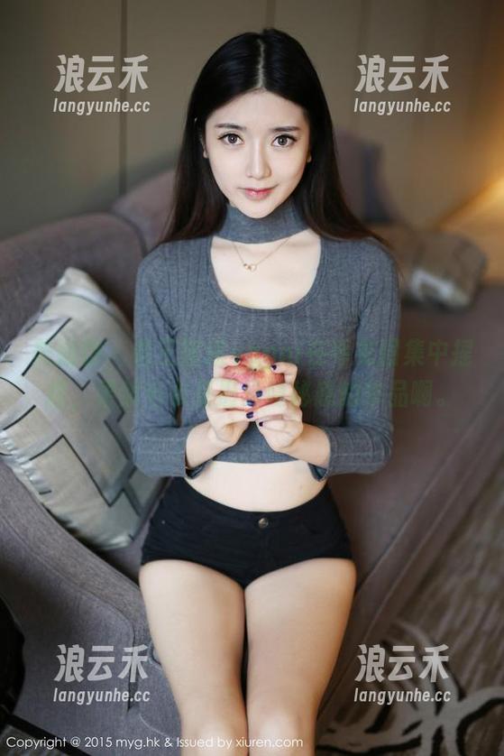 美媛馆-王馨瑶yanni 美媛馆 - 看王馨瑶yanni在毛衣图集中摇摆,果然毛衣是最具隐秘感的单品啊。