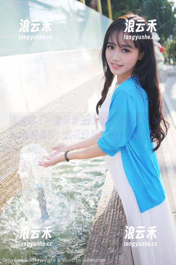 美媛馆 - 一组泳池美图合集，许诺Sabrina轻松驾驭，水花四溅的那一刻太有趣了。