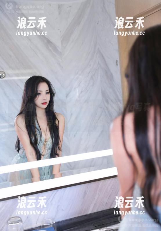 初冬的“初审”终于来了，苏嫣qvq写真套图请马上投票，不然就降温了！