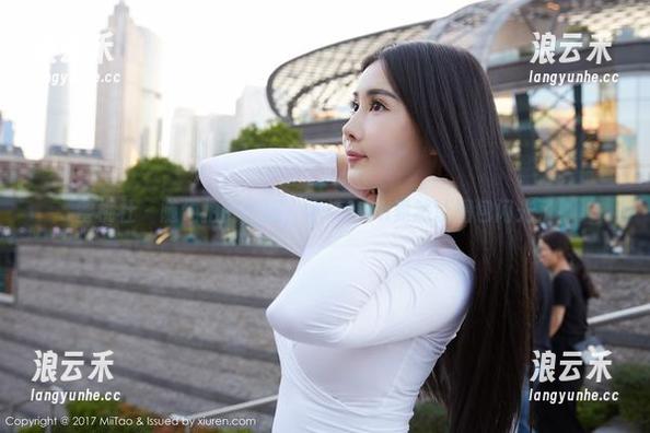 蜜桃社 - 随便拍的校服，木楠Nan竟然让图包闪光了！