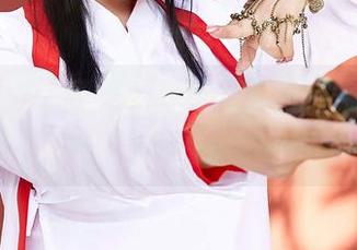 蜜桃社 – 缇娜美Tinami穿的体操服，原图提醒我：别总是宅在家里！