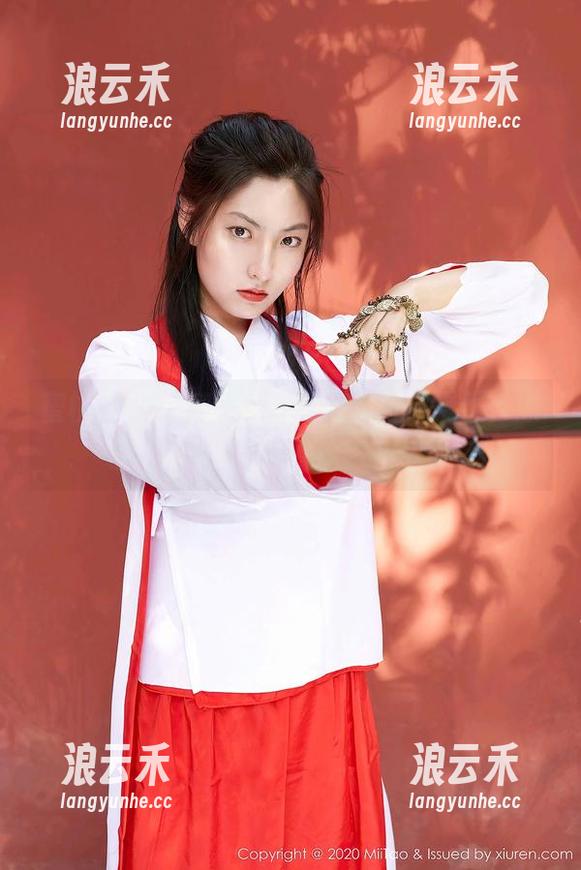 蜜桃社 - 缇娜美Tinami穿的体操服，原图提醒我：别总是宅在家里！