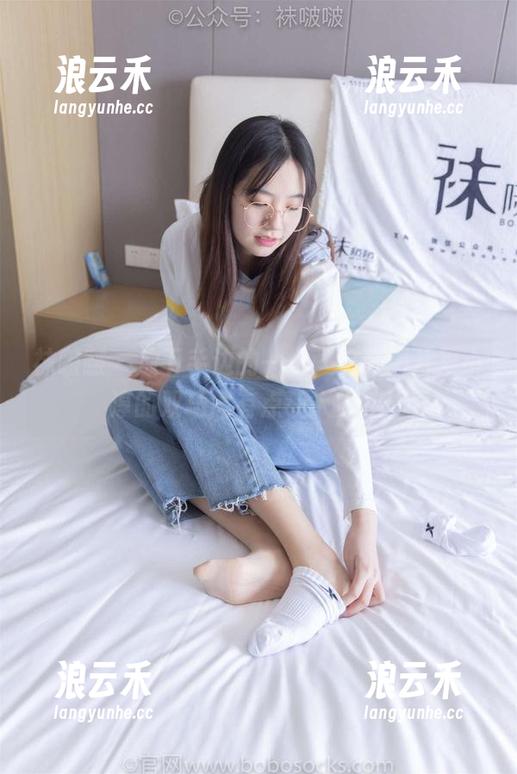 袜啵啵-小淳 袜啵啵 - 放下手边的一切,这张图片里小淳的双马尾有点让人失控!