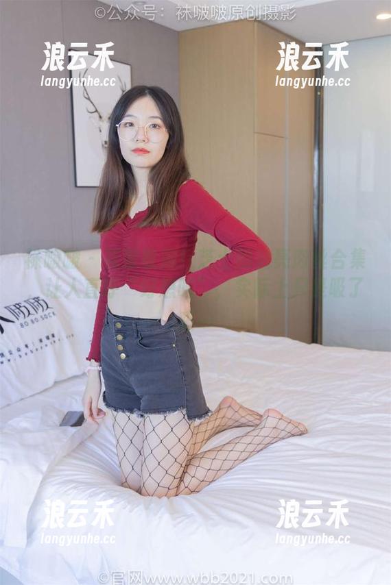 袜啵啵 - 花絮收藏！芝士的油亮肉丝合集，让人直呼“好想吃”，实际上只是吸了吸…