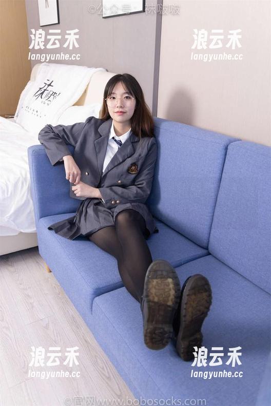 袜啵啵 - 苏苏的白棉袜，最新图包让人想到了好多乱七八糟的事情。