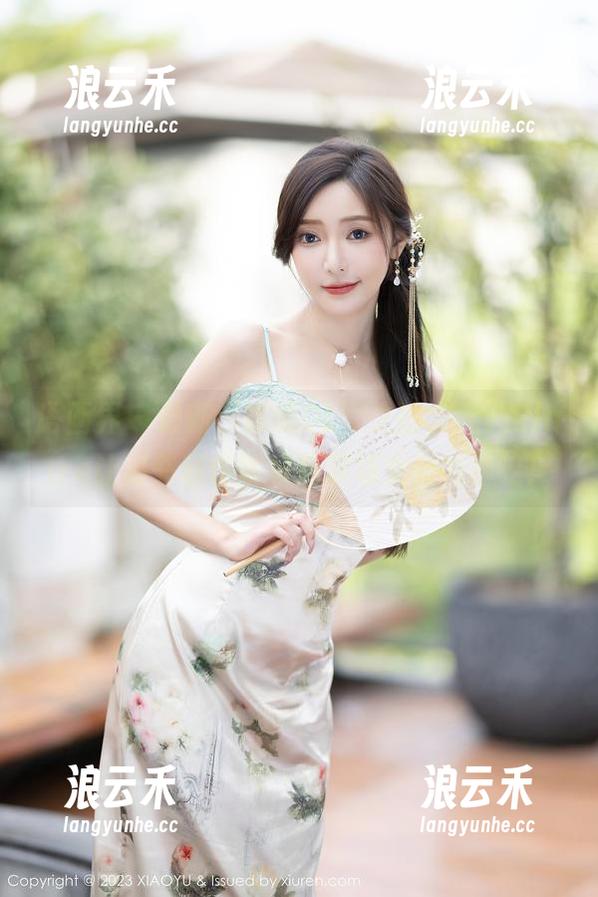 语画界 - 最新‘眼镜OL’之路，允儿Claire让秘书装也能推向职场女神的巅峰！