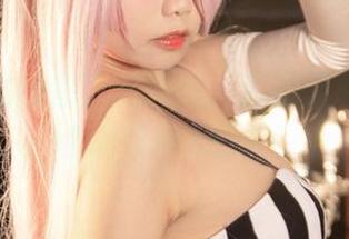 贞子蜜桃的超次元派对：原图里的希娜小姐selfies乱入！