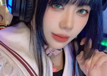 最近又看了阿九从不咕咕的“卯月桃子”最新套图，她的每个细节都让我咋舌！
