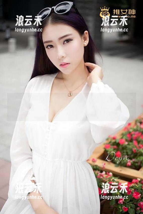 青豆客 - 施忆佳Kitty酱比基尼原图，轻松装满一个夏天的合集，保持呼吸！