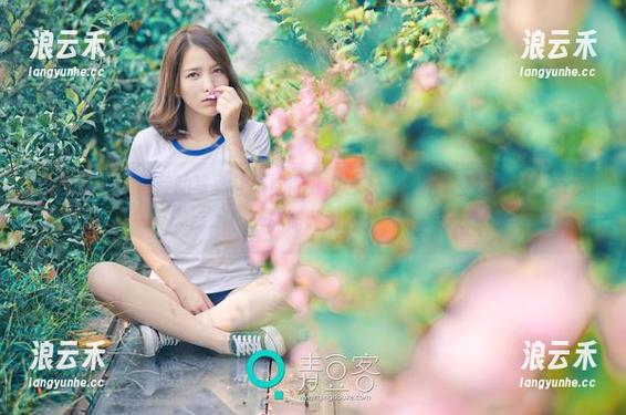 青豆客 - 施忆佳的写真让我觉得可爱也许是一种无敌的武器，我怎么能如此脆弱？