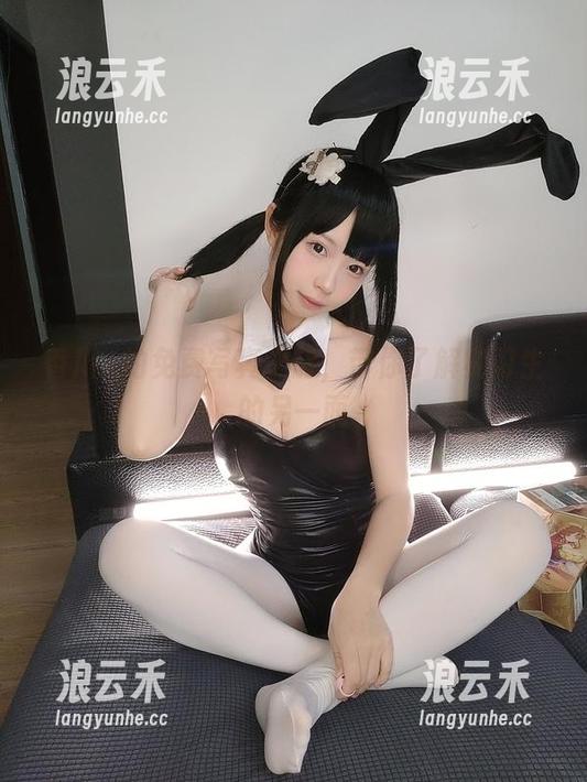 香川澪 香川澪的免费写真之旅,带你了解实习生的另一面
