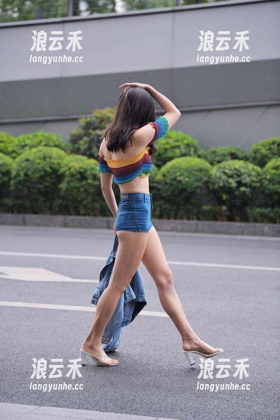 魔镜街拍-婷婷 魔镜街拍 - 寒风里的肉丝秀,婷婷无圣光图包让你流口水!
