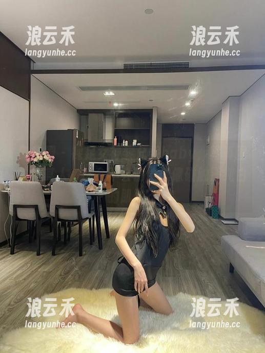微密圈 - 裸足女神黎允熙baby，写真图包如其人，你会不会偷偷想像碰触那纯白的肌肤？
